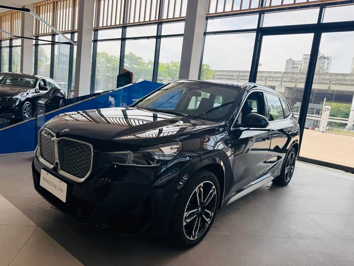 BMW iX1